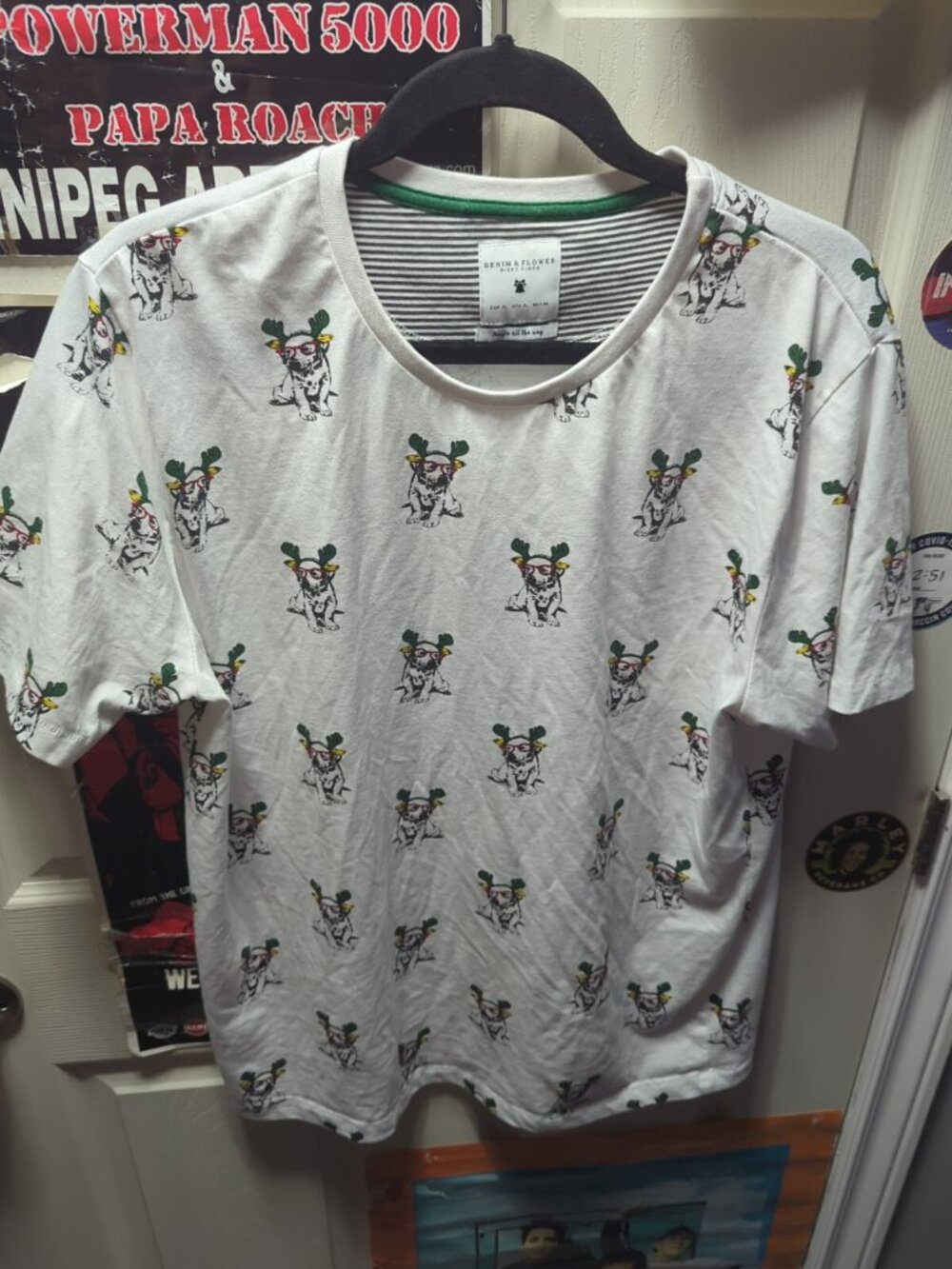 Denim & Flower  Ricky Singh Christmas T Shirt Size S Dog Wearing Antlers